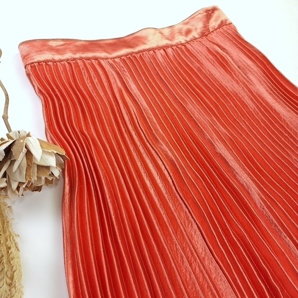 NEW YORK & COMPANY New Pleated Flutter Bottom Coral Shimmer Skirt Sz M - Picture 4 of 11
